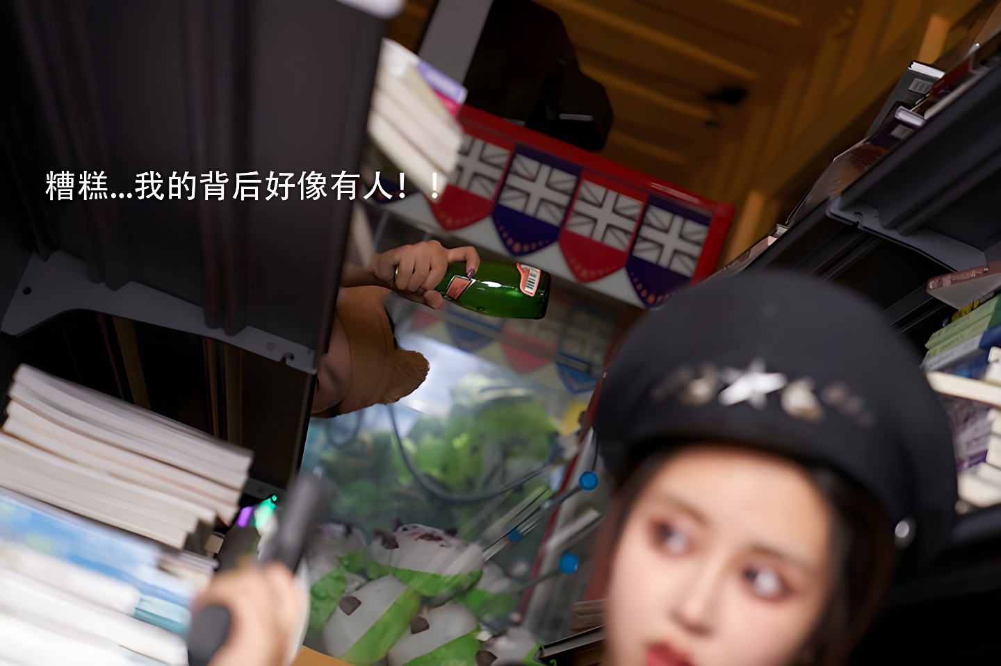黑丝美腿制服美女林子欣，优雅与性感完美结合