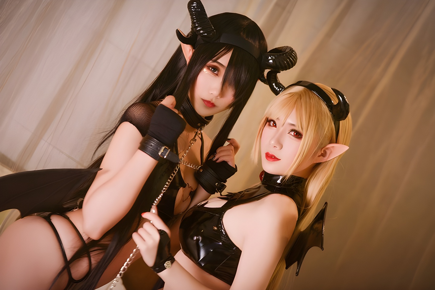 万圣节恶魔晓美嫣与伴侣的激情缠绵之夜