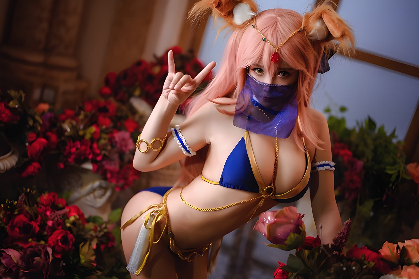 探索极品狐妖与莫子傲的奇幻世界：美乳与魅力的视觉盛宴